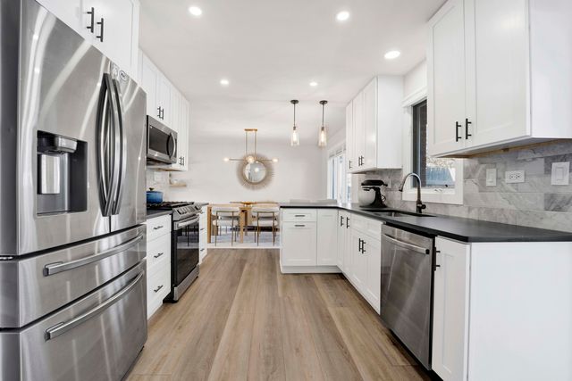 5731 Doe Circle, Westmont, IL 60559