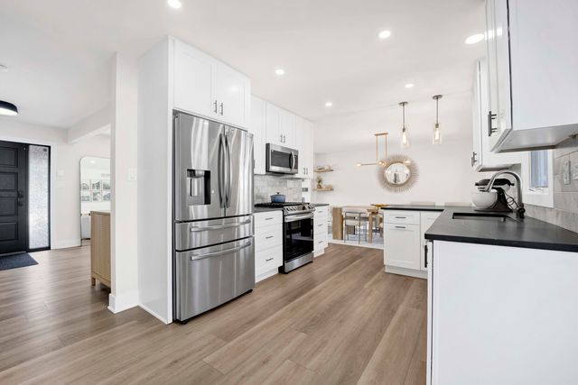 5731 Doe Circle, Westmont, IL 60559