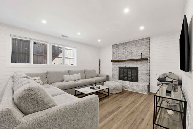 5731 Doe Circle, Westmont, IL 60559