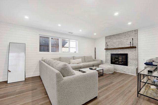 5731 Doe Circle, Westmont, IL 60559