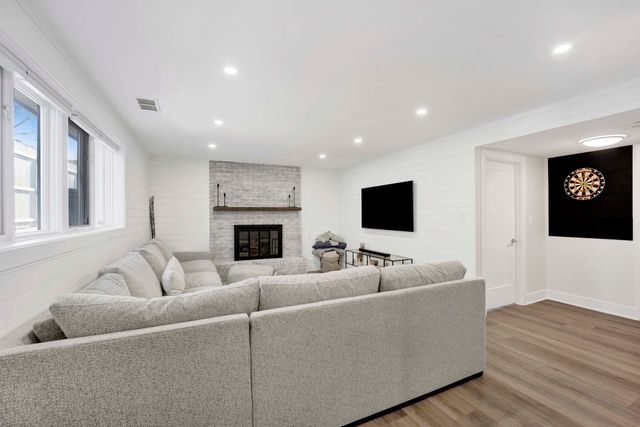 5731 Doe Circle, Westmont, IL 60559