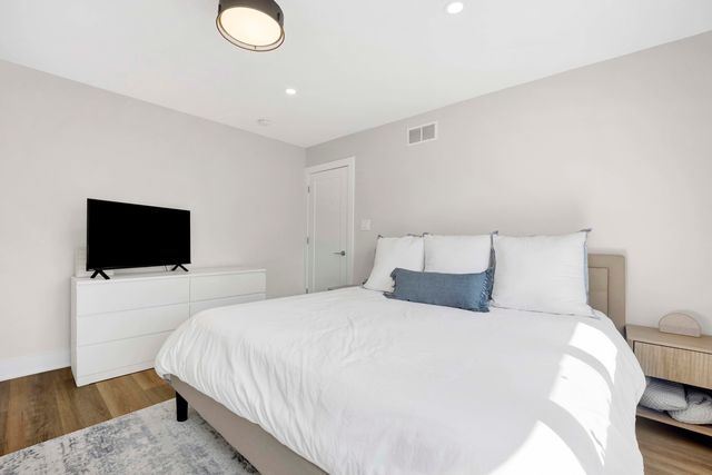 5731 Doe Circle, Westmont, IL 60559