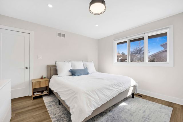 5731 Doe Circle, Westmont, IL 60559