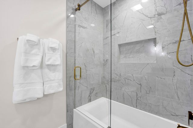 5731 Doe Circle, Westmont, IL 60559