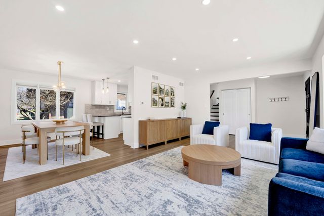 5731 Doe Circle, Westmont, IL 60559