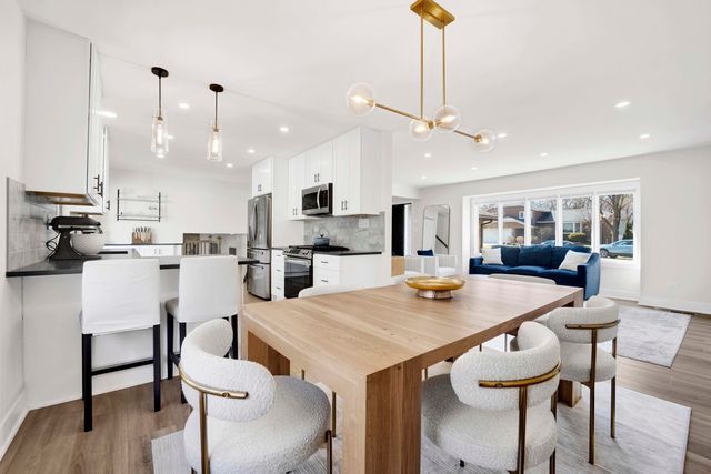 5731 Doe Circle, Westmont, IL 60559