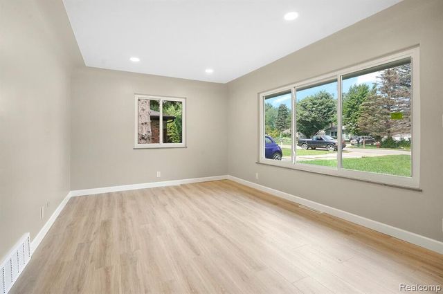 8820 Russell Street, Shelby Twp, MI 48317