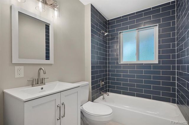 8820 Russell Street, Shelby Twp, MI 48317