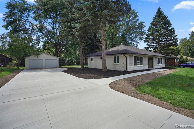 8820 Russell Street, Shelby Twp, MI 48317