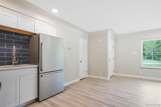 8820 Russell Street, Shelby Twp, MI 48317