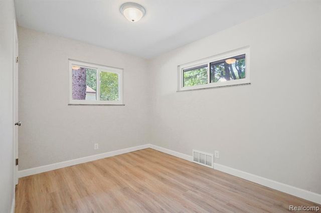 8820 Russell Street, Shelby Twp, MI 48317