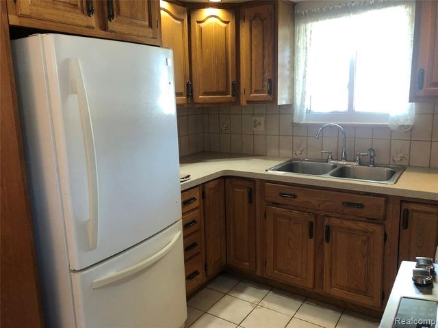 6556 Drexel Street, Dearborn Heights, MI 48127