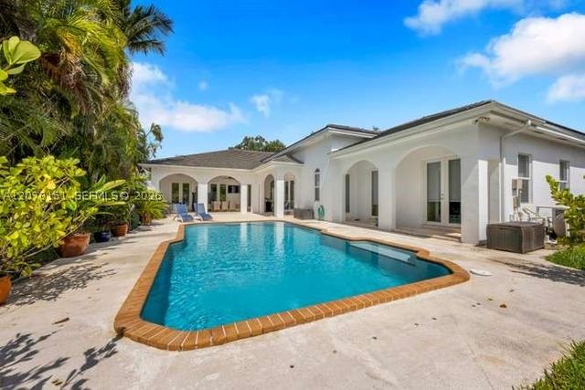 7840 SW 133rd Ter, Pinecrest, FL 33156