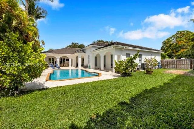 7840 SW 133rd Ter, Pinecrest, FL 33156
