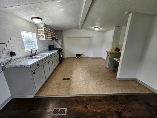 130 Trails End Circle, Millsap, TX 76066