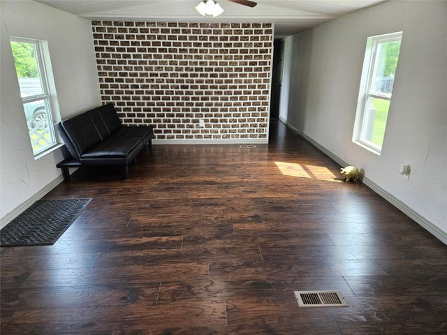 130 Trails End Circle, Millsap, TX 76066