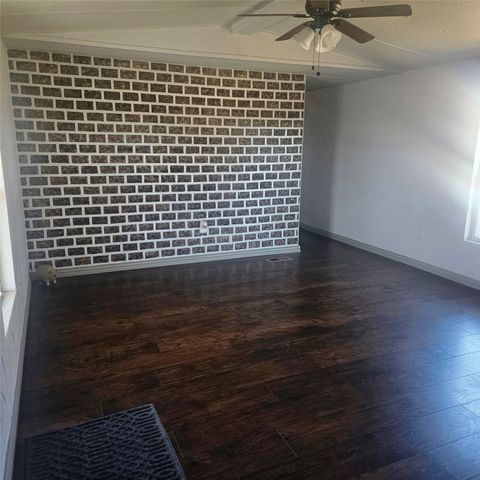 130 Trails End Circle, Millsap, TX 76066