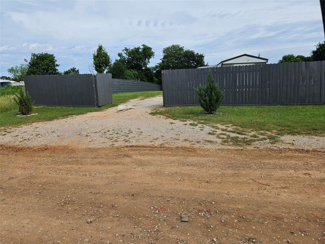 130 Trails End Circle, Millsap, TX 76066