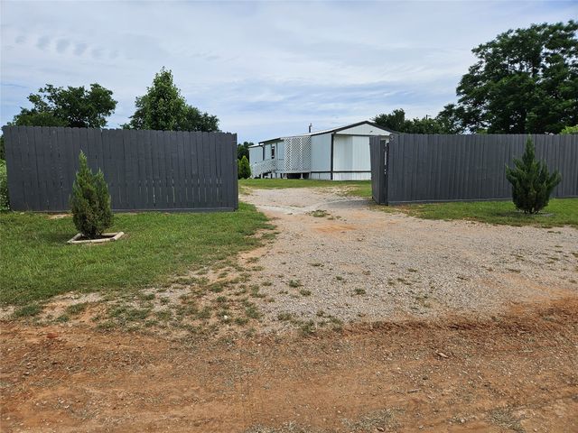 130 Trails End Circle, Millsap, TX 76066