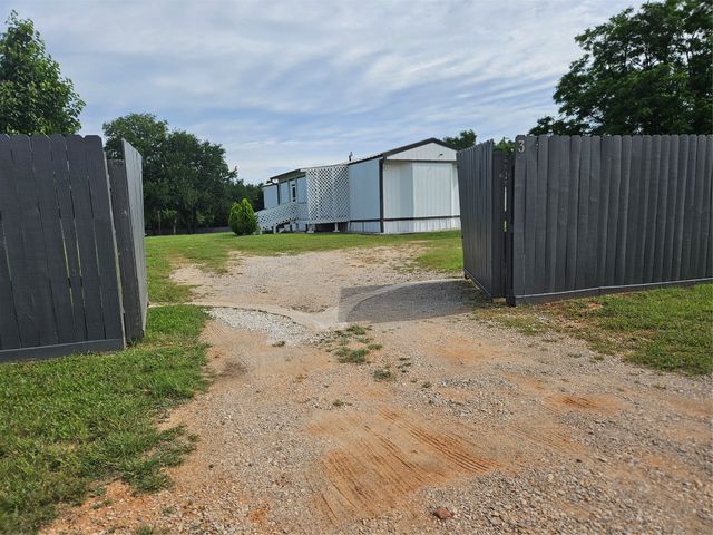 130 Trails End Circle, Millsap, TX 76066