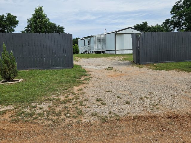 130 Trails End Circle, Millsap, TX 76066