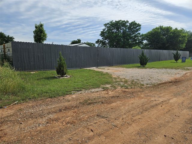 130 Trails End Circle, Millsap, TX 76066