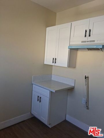 456 W 52nd Street, Los Angeles, CA 90037