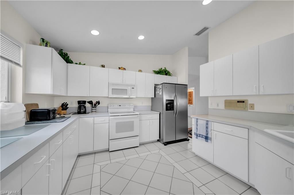8460 Southbridge DR 3, ESTERO, FL 33967 — photo 3
