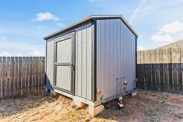 3207 Aberdeen Avenue, Wolfforth, TX 79382