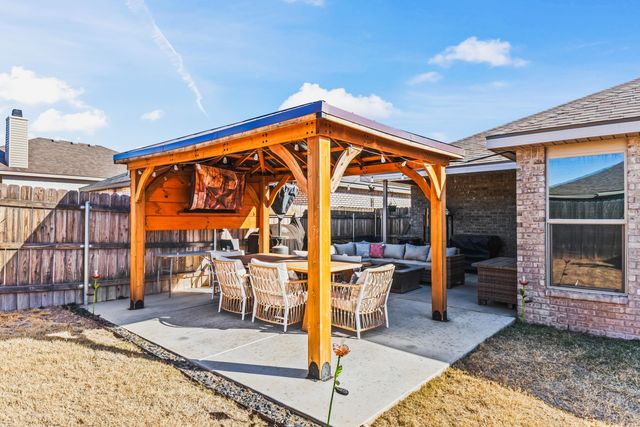 3207 Aberdeen Avenue, Wolfforth, TX 79382