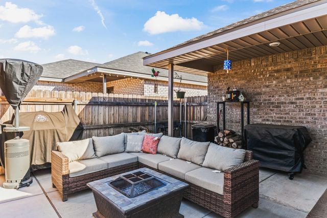 3207 Aberdeen Avenue, Wolfforth, TX 79382