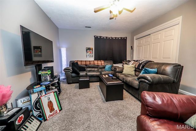 4617 Mary Avenue, Godfrey, IL 62035