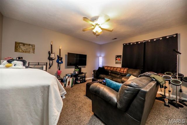 4617 Mary Avenue, Godfrey, IL 62035