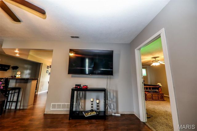4617 Mary Avenue, Godfrey, IL 62035