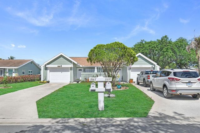 1661 SE Kestwick Court, Port St. Lucie, FL 34952