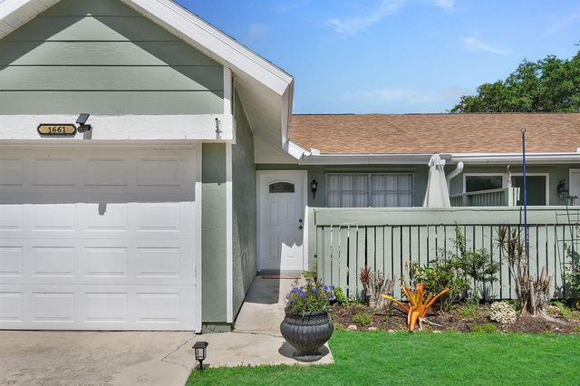 1661 SE Kestwick Court, Port St. Lucie, FL 34952