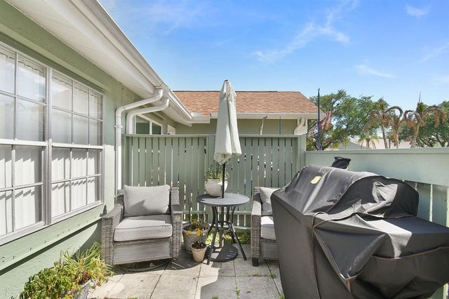 1661 SE Kestwick Court, Port St. Lucie, FL 34952