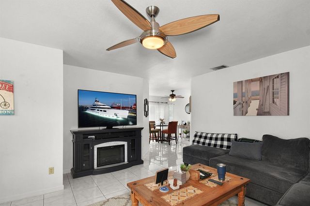1661 SE Kestwick Court, Port St. Lucie, FL 34952