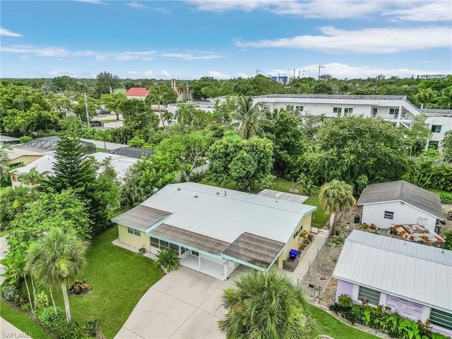 1281 10th ST N, Naples, FL 34102