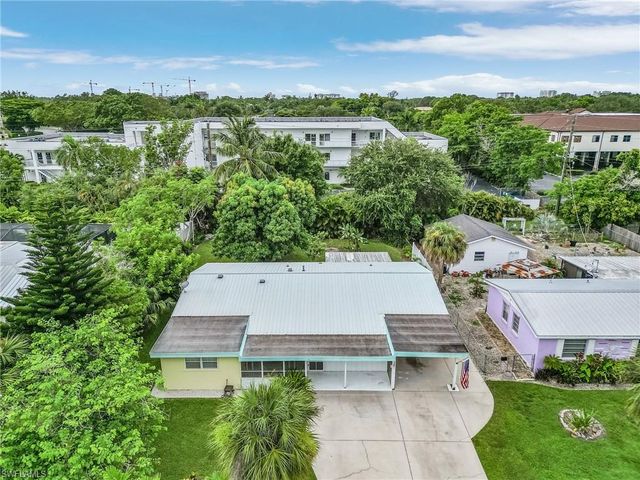 1281 10th ST N, Naples, FL 34102