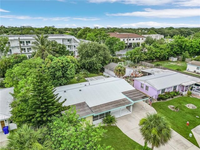 1281 10th ST N, Naples, FL 34102