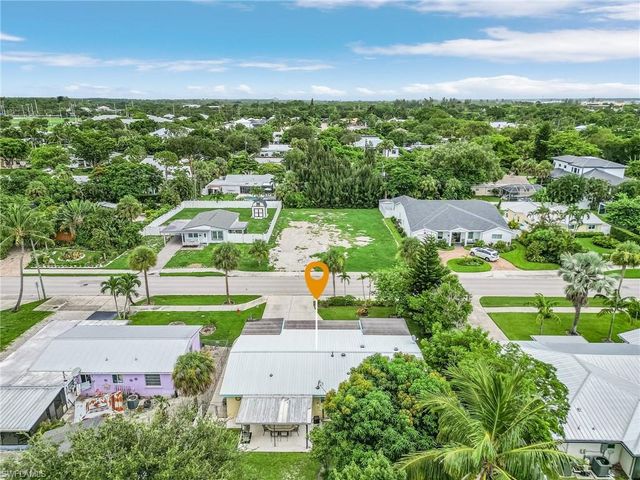 1281 10th ST N, Naples, FL 34102