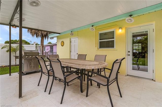 1281 10th ST N, Naples, FL 34102