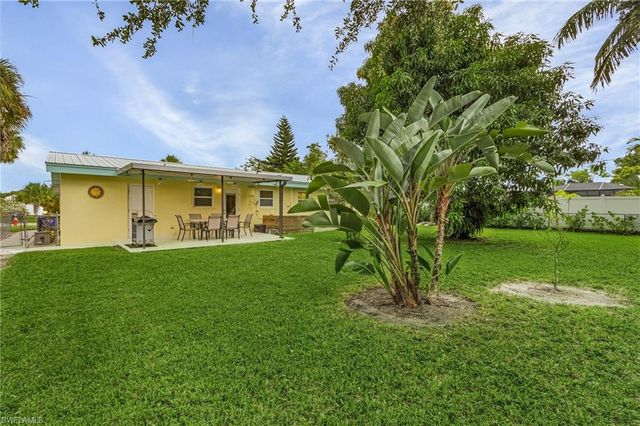 1281 10th ST N, Naples, FL 34102