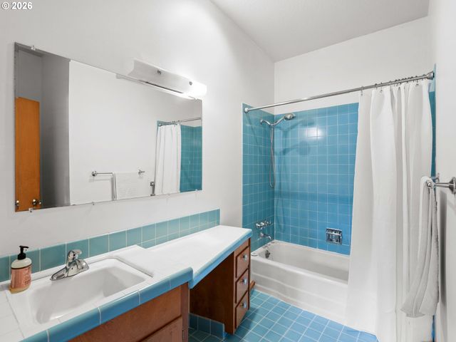 5225 Sw OLESON Rd 15, Portland, OR 97225