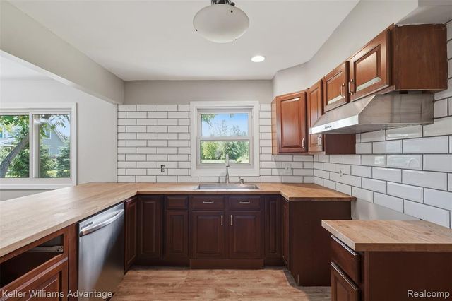 48053 Harris Road, Belleville, MI 48111