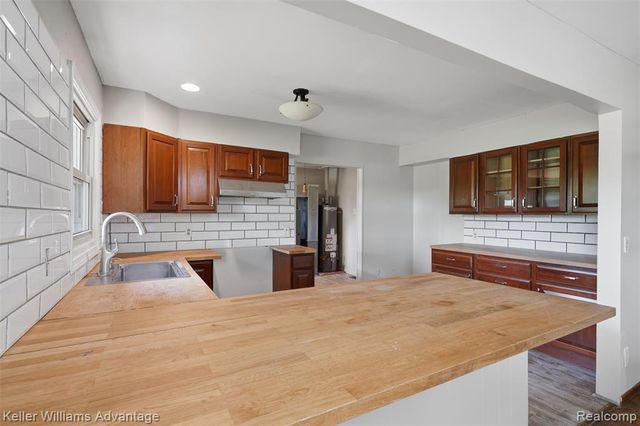 48053 Harris Road, Belleville, MI 48111