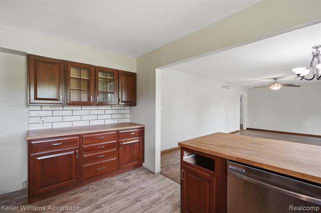 48053 Harris Road, Belleville, MI 48111