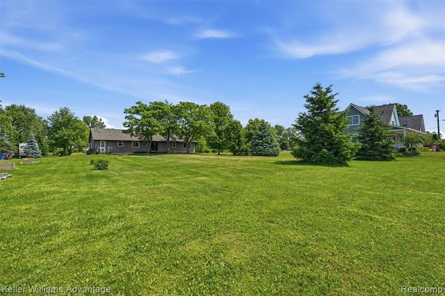 48053 Harris Road, Belleville, MI 48111
