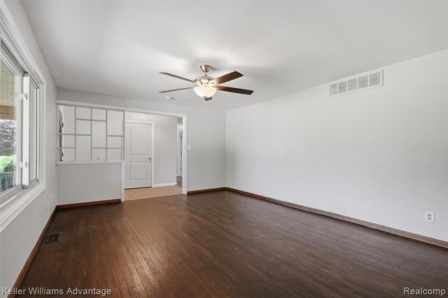 48053 Harris Road, Belleville, MI 48111